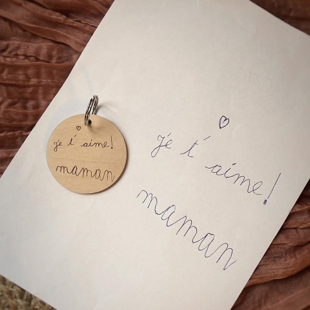 Porte-clé en bois – Gravure manuscrite de votre enfant