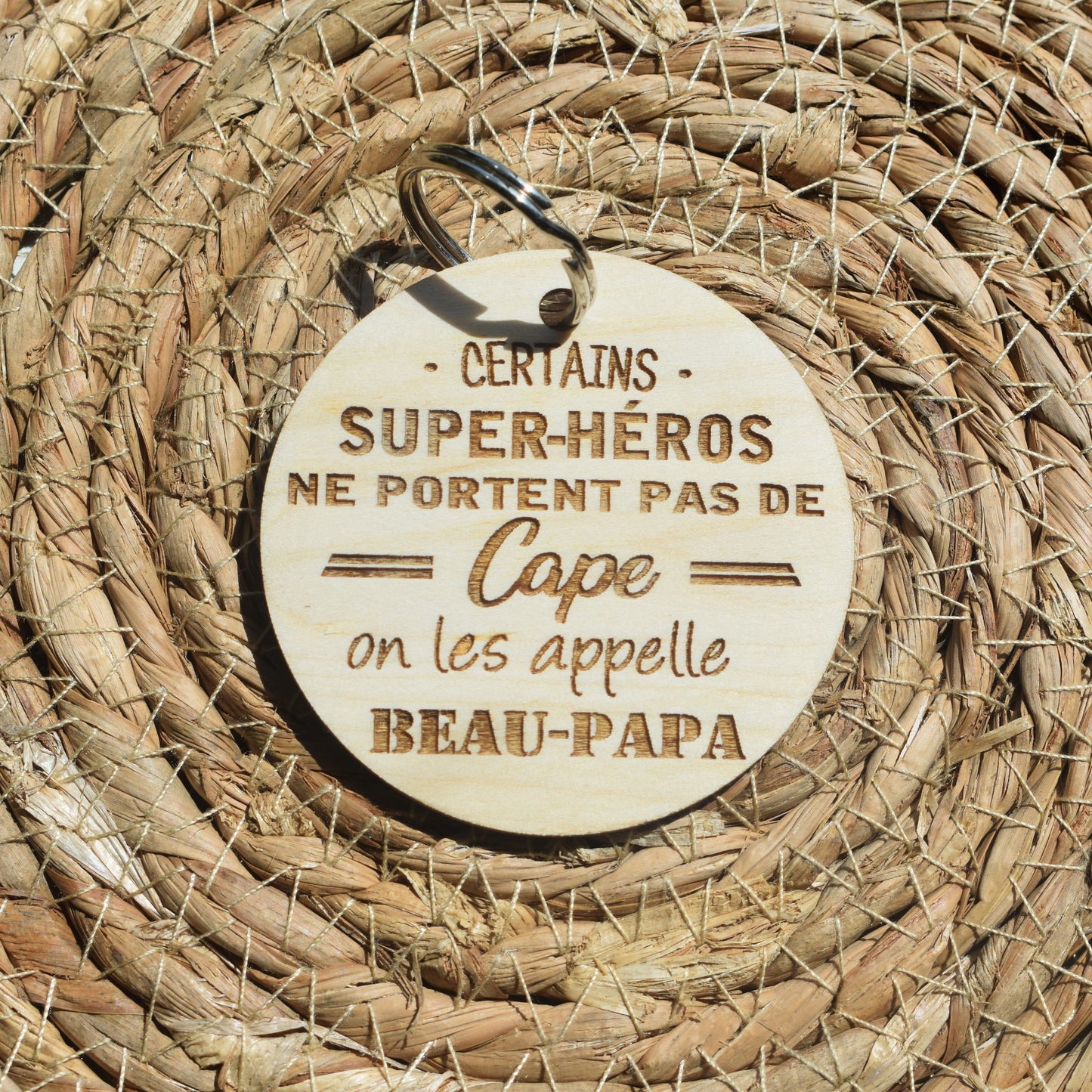Porte-clé en bois – Certains super-héros ne portent pas de cape, on les appelle ...
