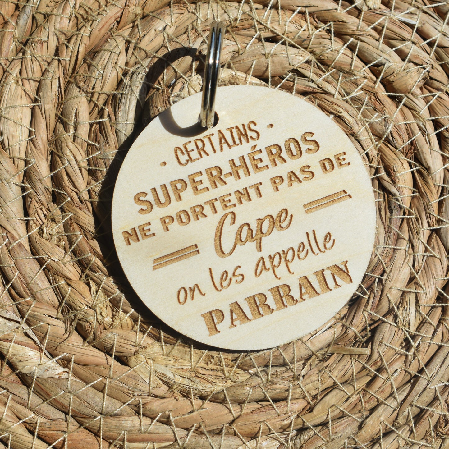 Porte-clé en bois – Certains super-héros ne portent pas de cape, on les appelle ...