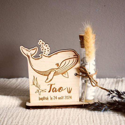 Figurine souvenir en bois baleine