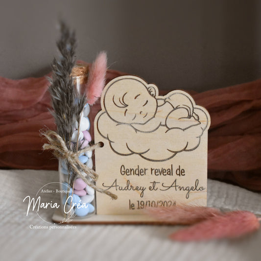 Figurine souvenir en bois bébé