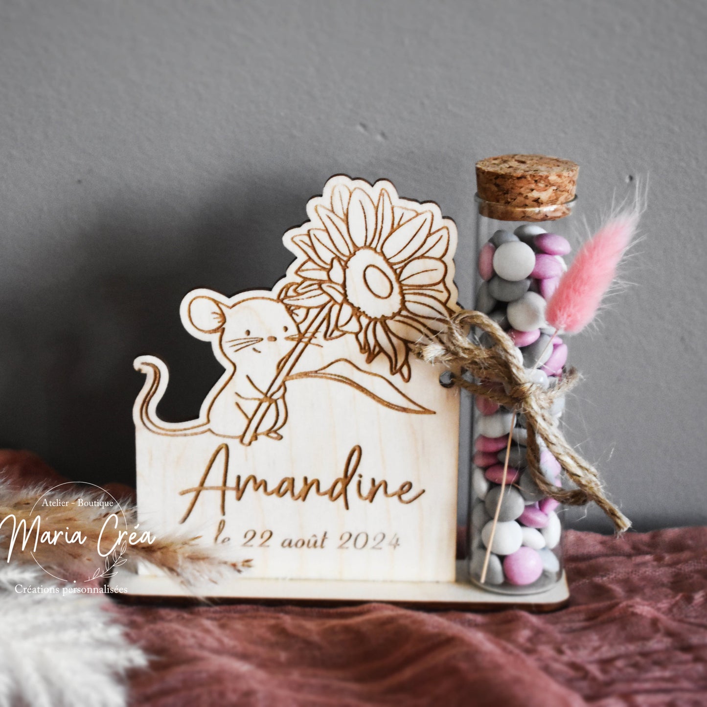 Figurine souvenir en bois souris et margueritte