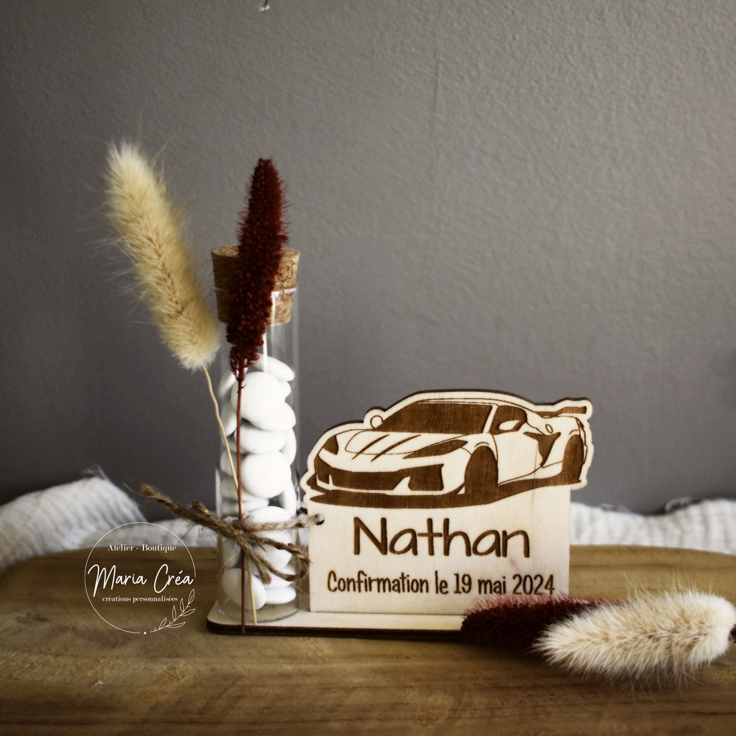 Figurine souvenir en bois voiture de course