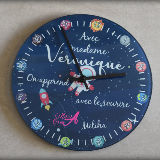 Horloge à suspendre - chez madame/monsieur.. on apprend avec le sourire - thème espace