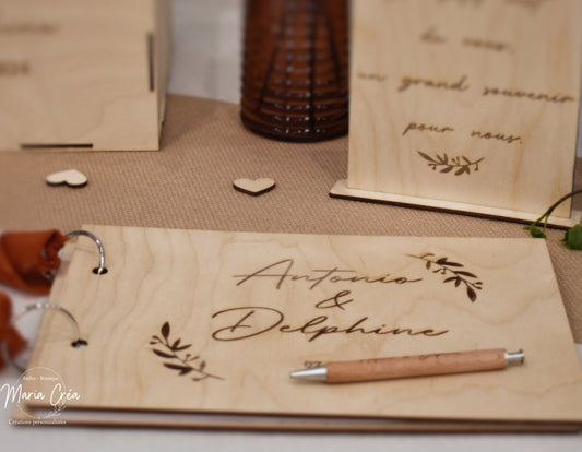 Livre d’or personnalisé en bois gravé