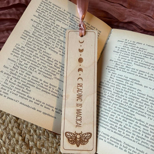 Marque page "Reading is magical"