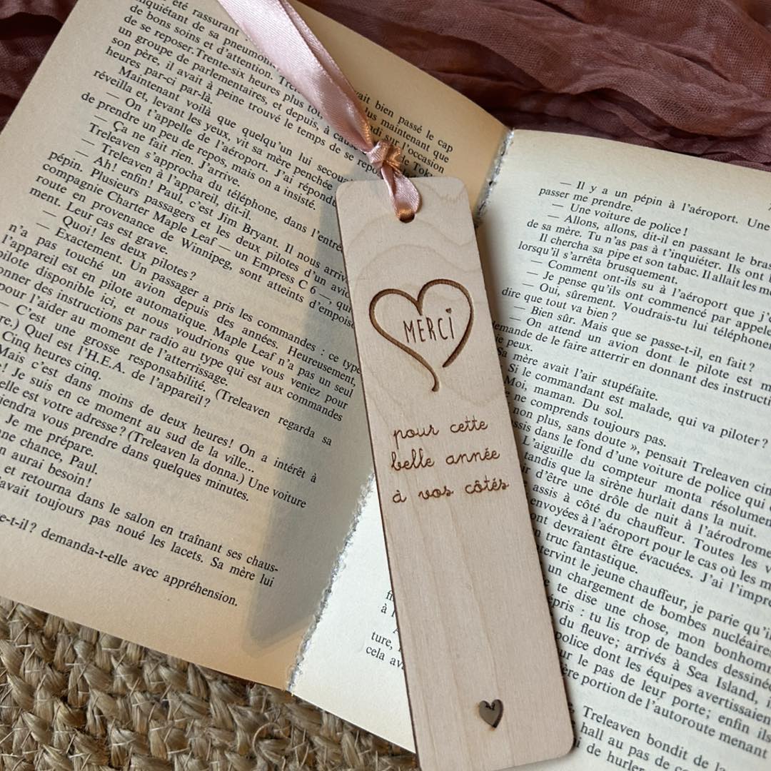 Marque page "Merci pour cette belle année à tes / vos côtés"