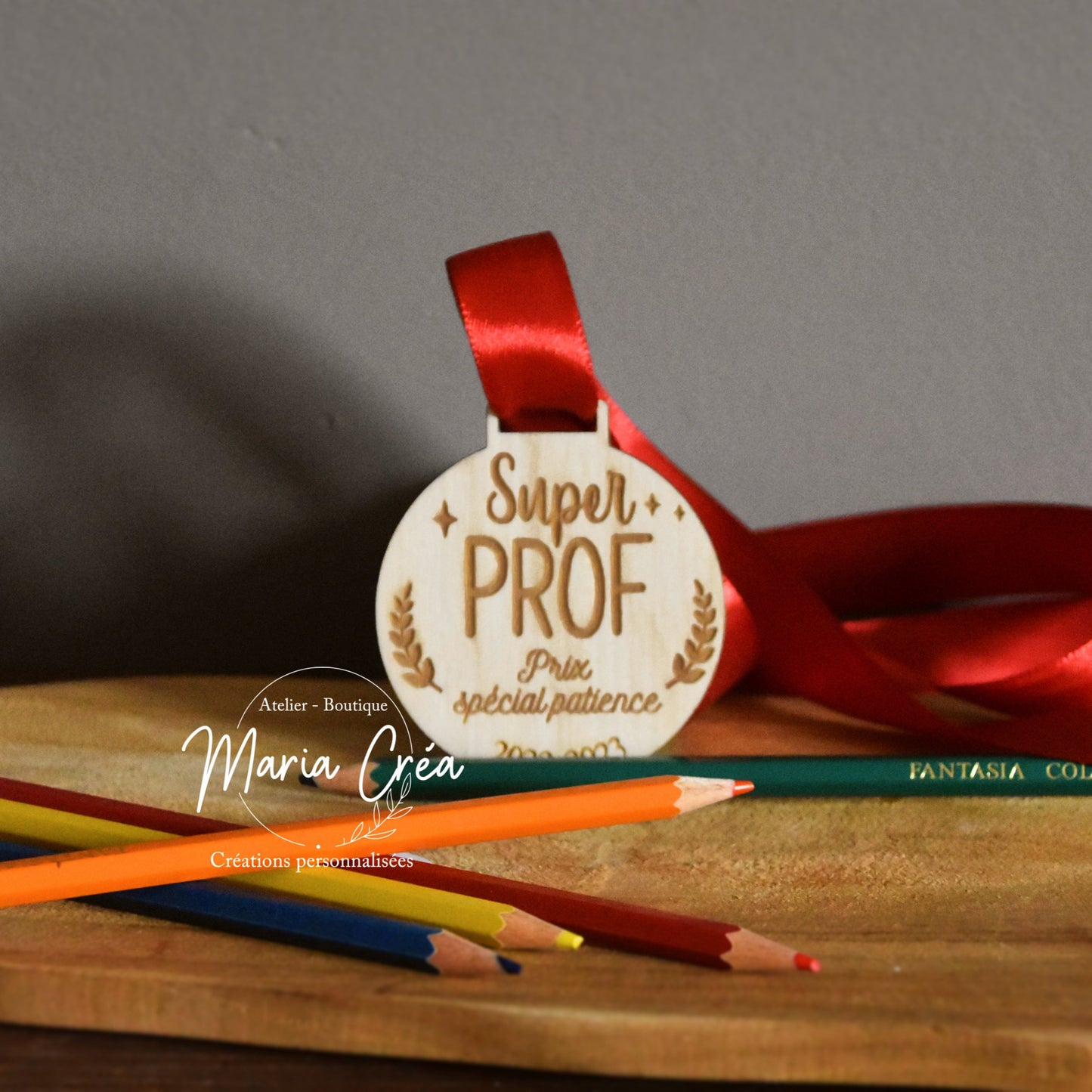 Médaillon en bois - Super prof