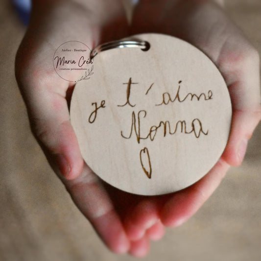 Porte-clé en bois – Gravure manuscrite de votre enfant