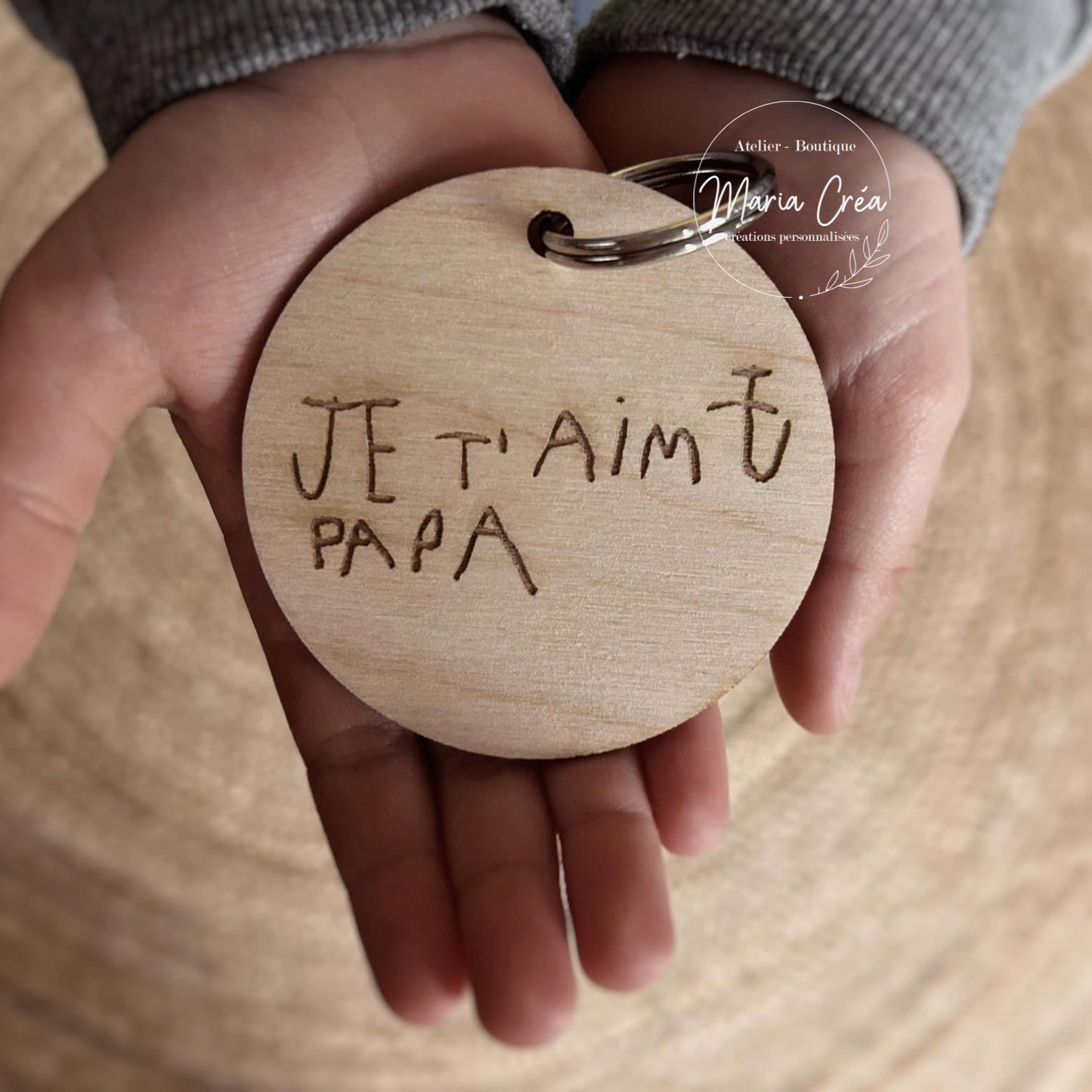 Porte-clé en bois – Gravure manuscrite de votre enfant