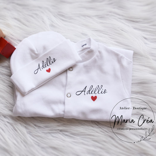 Pyjama et bonnet de naissance - prénom coeur rouge