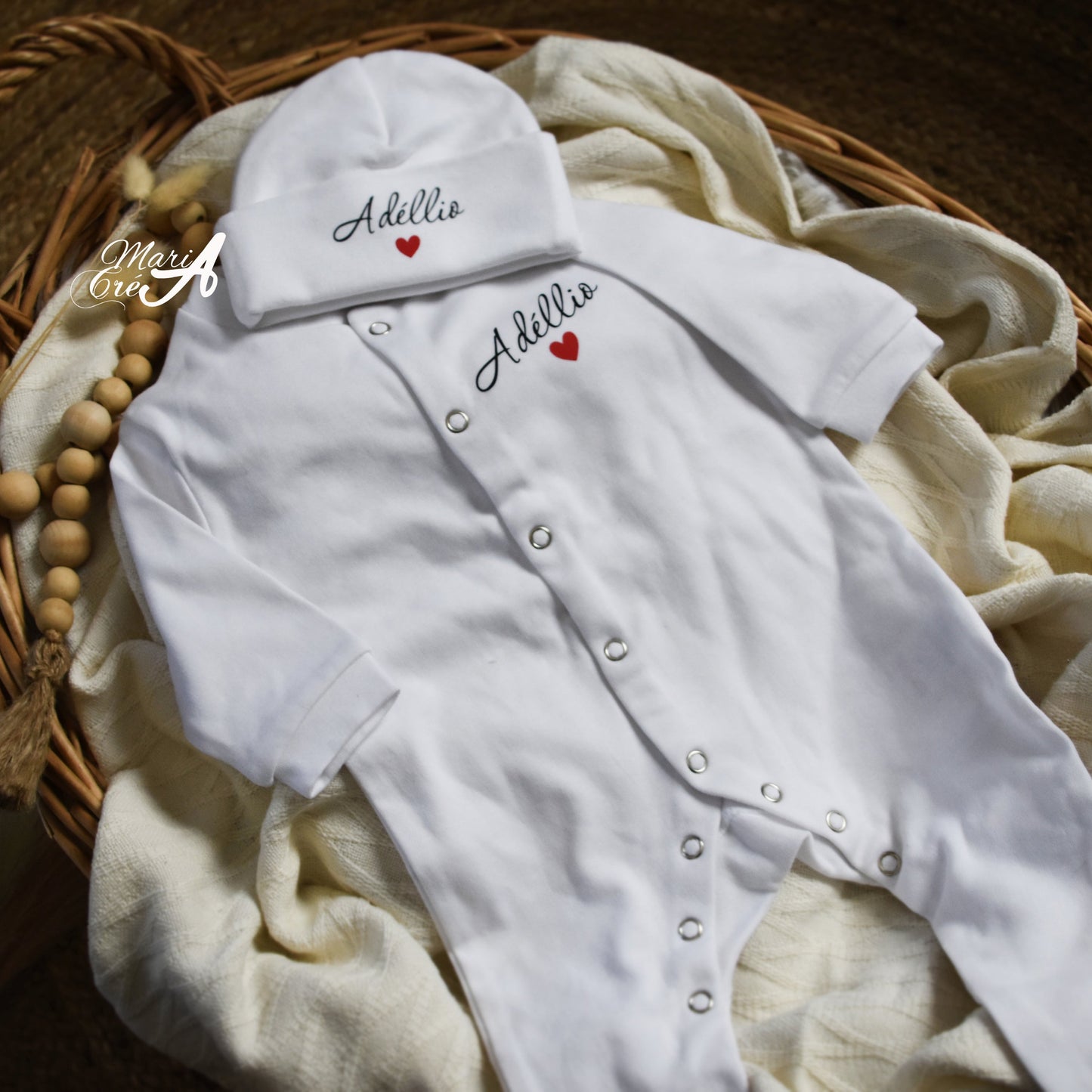 Pyjama et bonnet de naissance - prénom coeur rouge