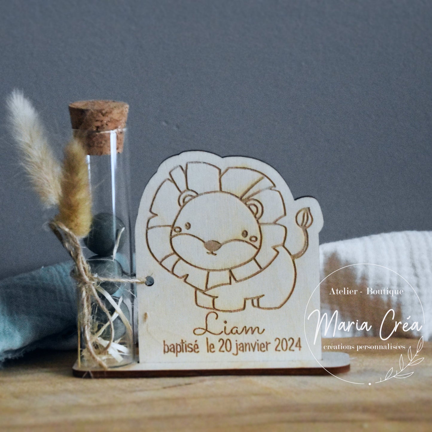 Figurine souvenir en bois lion