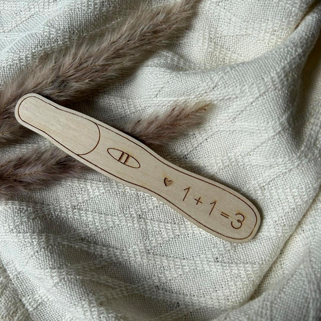 Test de grossesse en bois 1+1=3