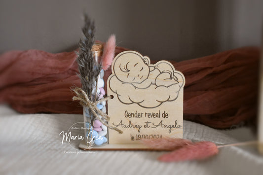 Figurine souvenir en bois bébé
