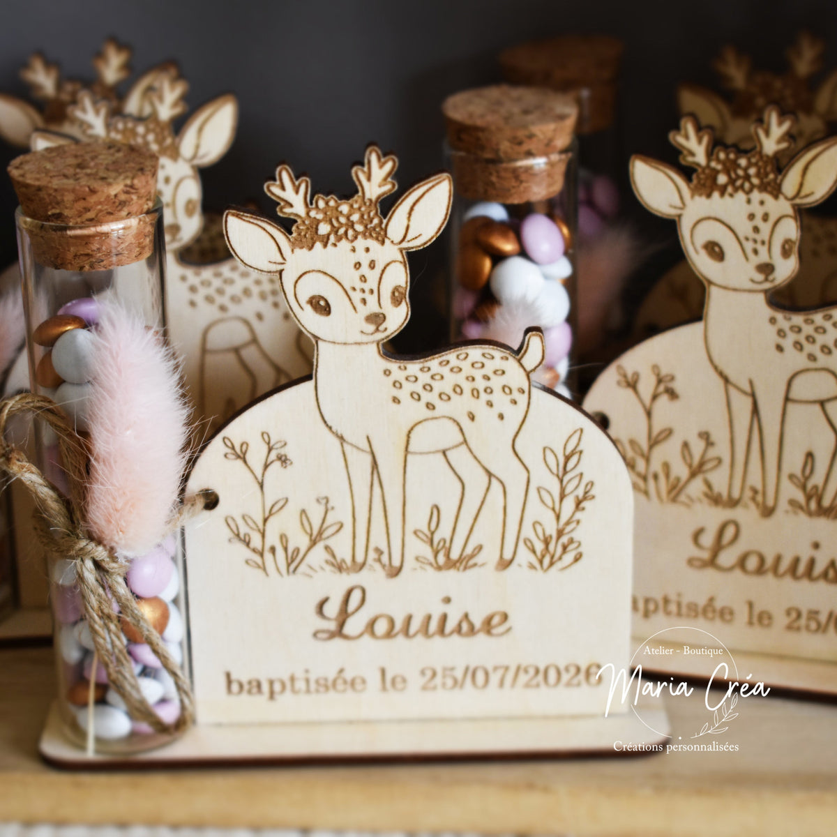 Figurine souvenir faon personnalisée en bois