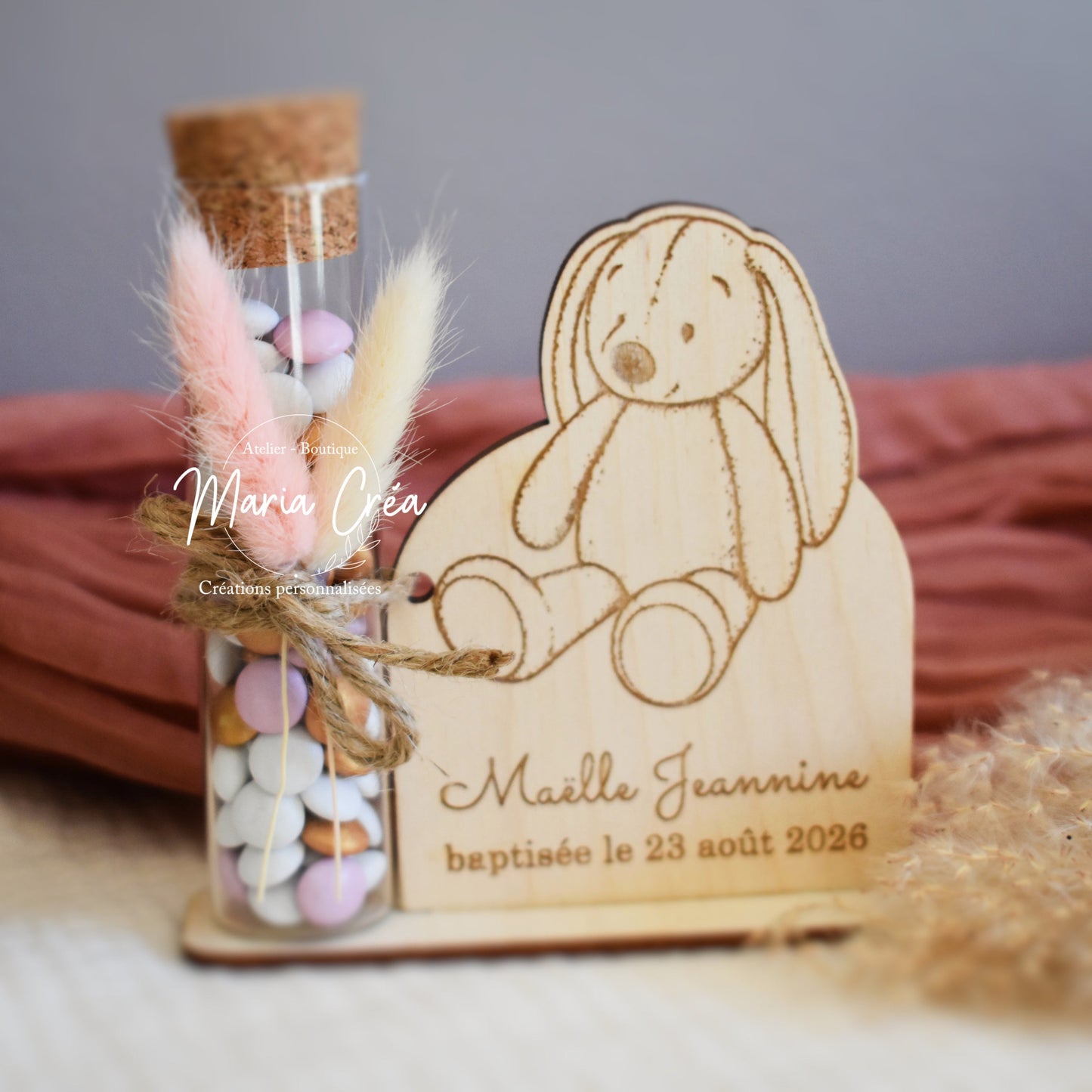 Figurine souvenir lapin en peluche