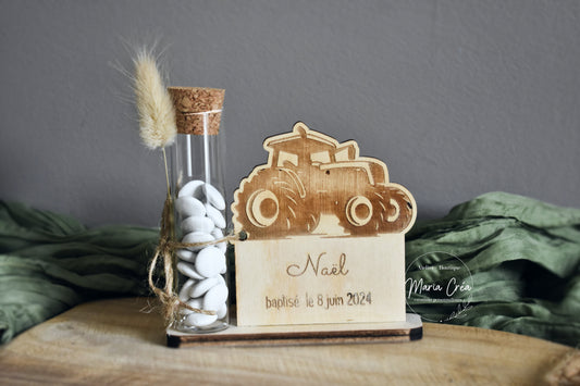 Figurine souvenir en bois tracteur