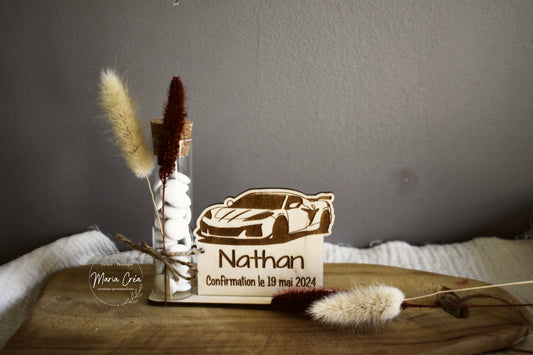 Figurine souvenir en bois voiture de course