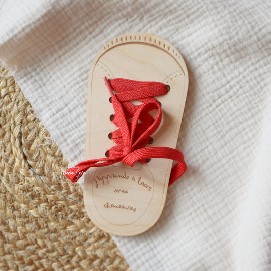 Chaussure à lacer en bois