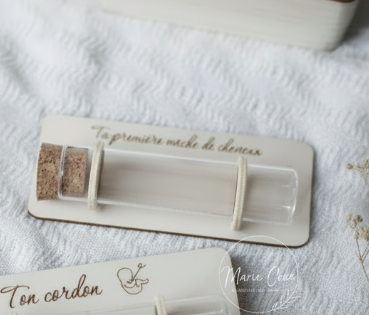 Support fiole pour premières mèches de cheveux.