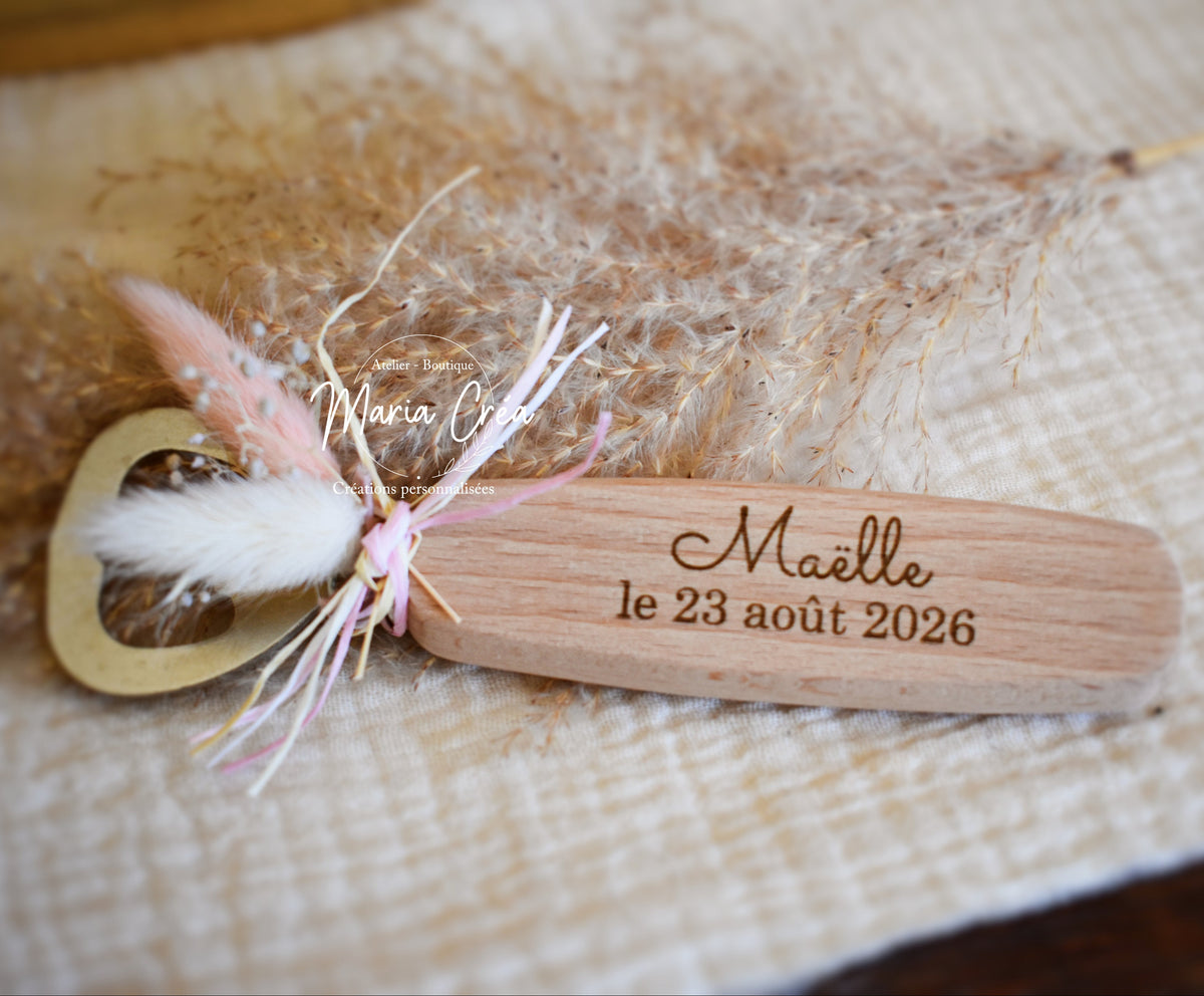 Décapsuleur en bois personnalisé – cadeau d’invité
