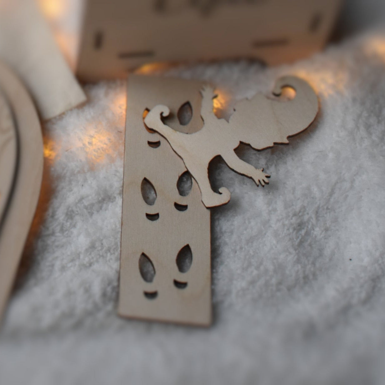 Empreintes de pas du lutin et silhouette