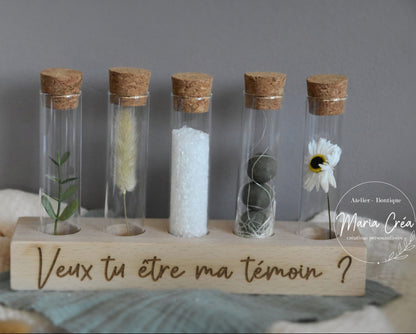 Support en bois gravé avec fioles en verre - Texte demande