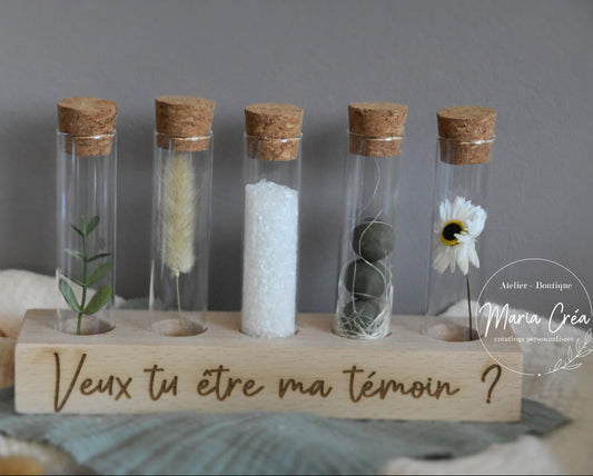 Support en bois gravé avec fioles en verre - Texte demande