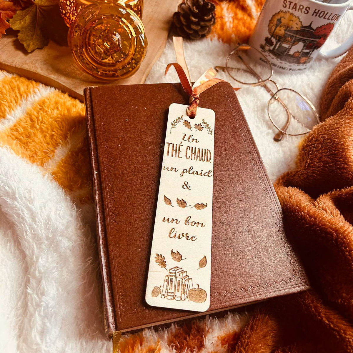 Marque-page en bois – Un thé chaud, un plaid et un bon livre - Livres