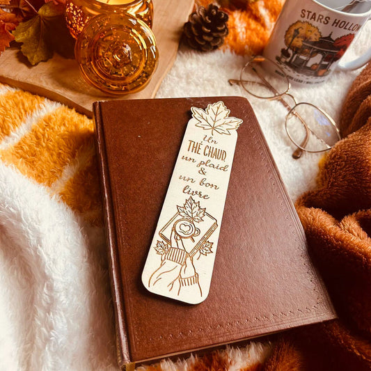 Marque-page en bois – Un thé chaud, un plaid et un bon livre