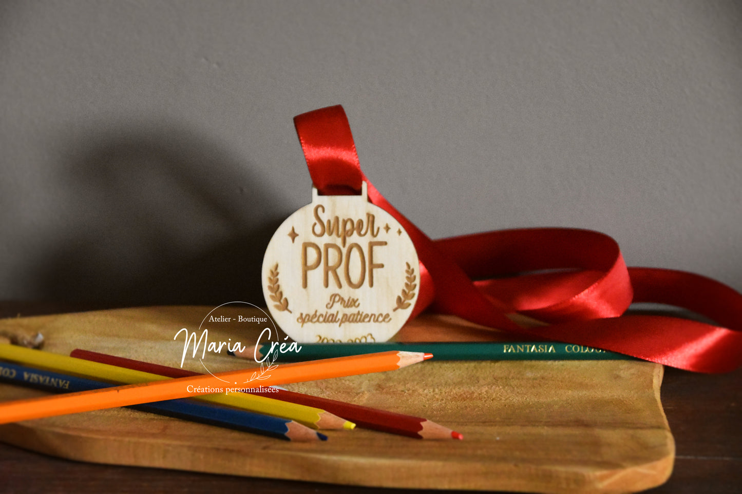 Médaillon en bois - Super prof