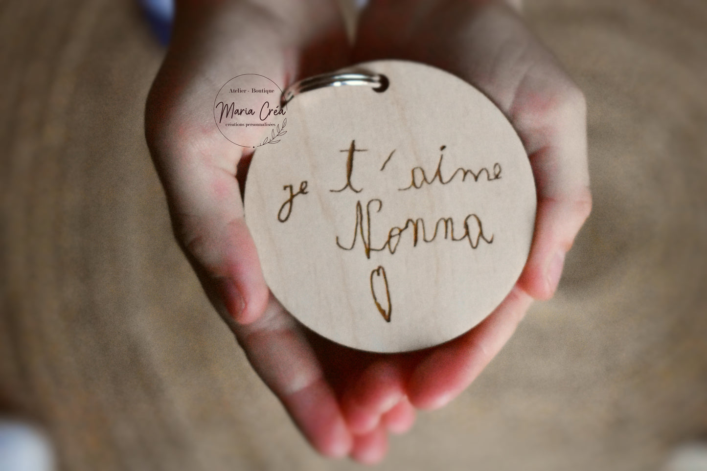 Porte-clé en bois – Gravure manuscrite de votre enfant