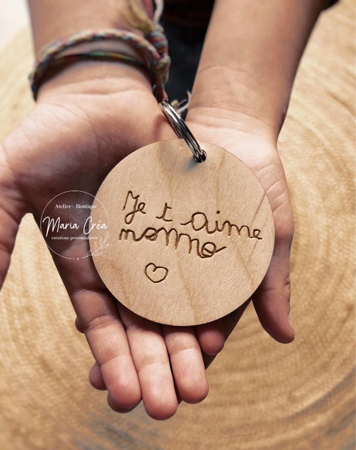 Porte-clé en bois – Gravure manuscrite de votre enfant