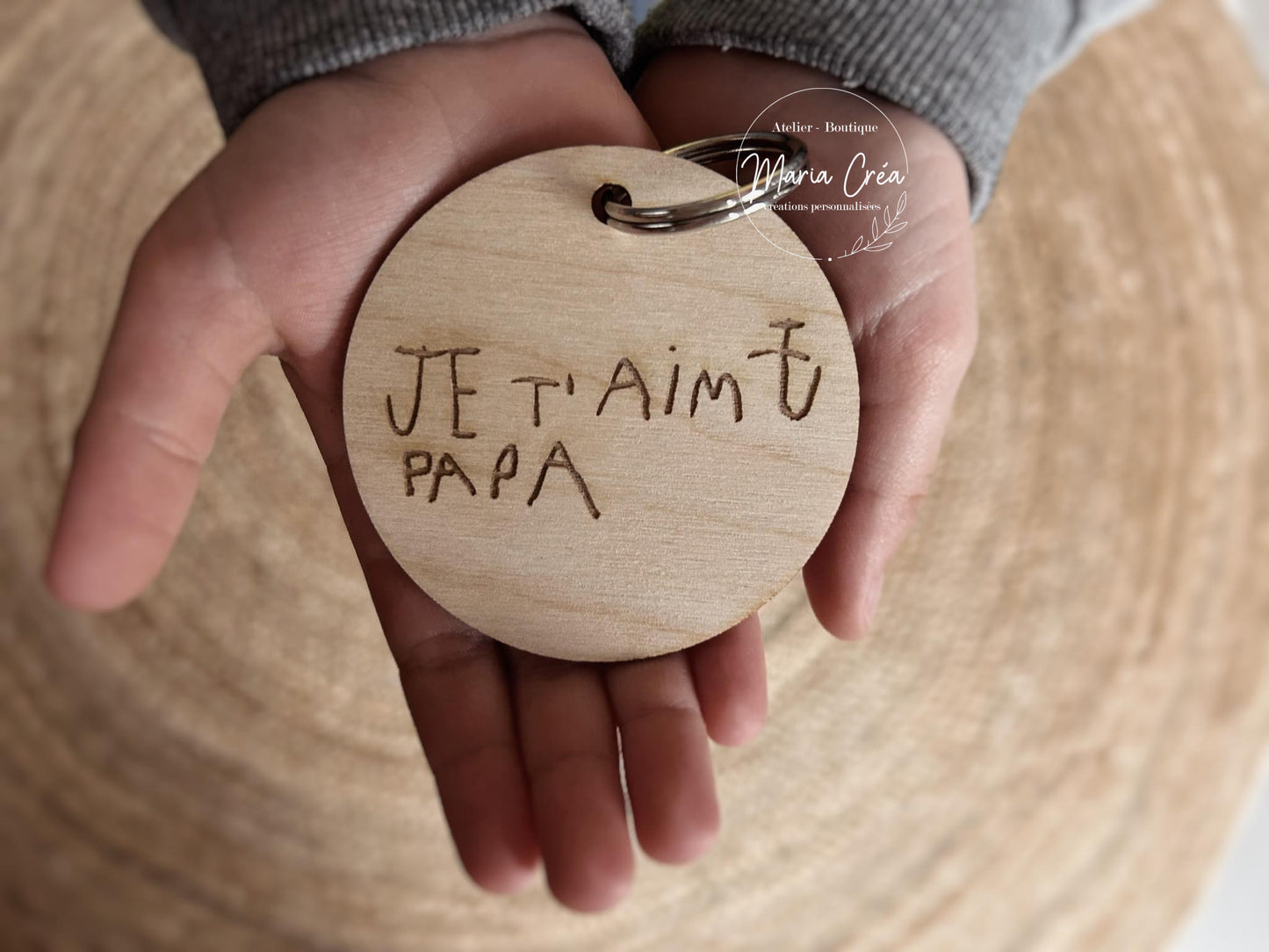 Porte-clé en bois – Gravure manuscrite de votre enfant