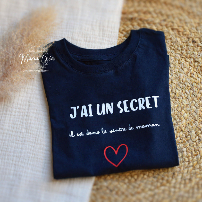 T-shirt enfant "J'ai un secret il est dans le ventre de maman"