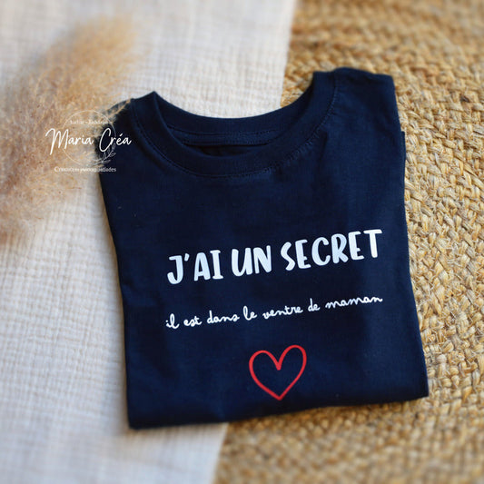 T-shirt enfant "J'ai un secret il est dans le ventre de maman"
